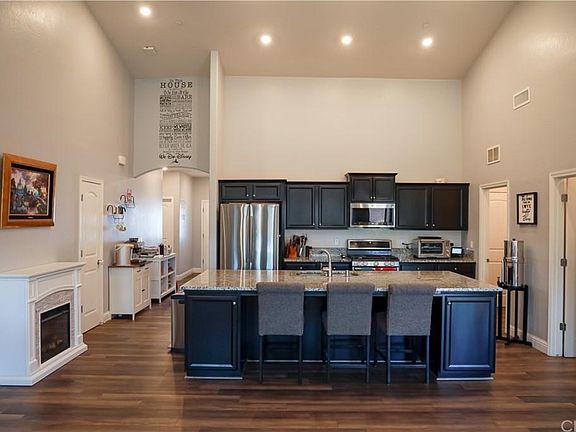 4th image of 6807 E Redlands Ave