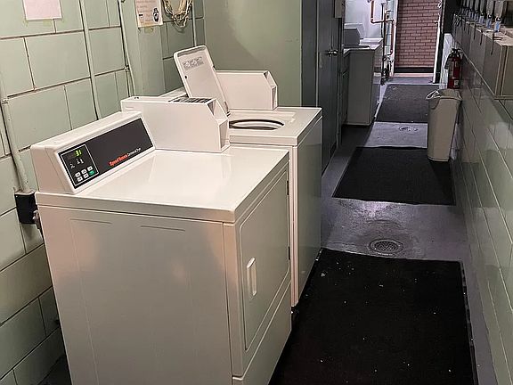 2nd image of 705 E Maple St #3E
