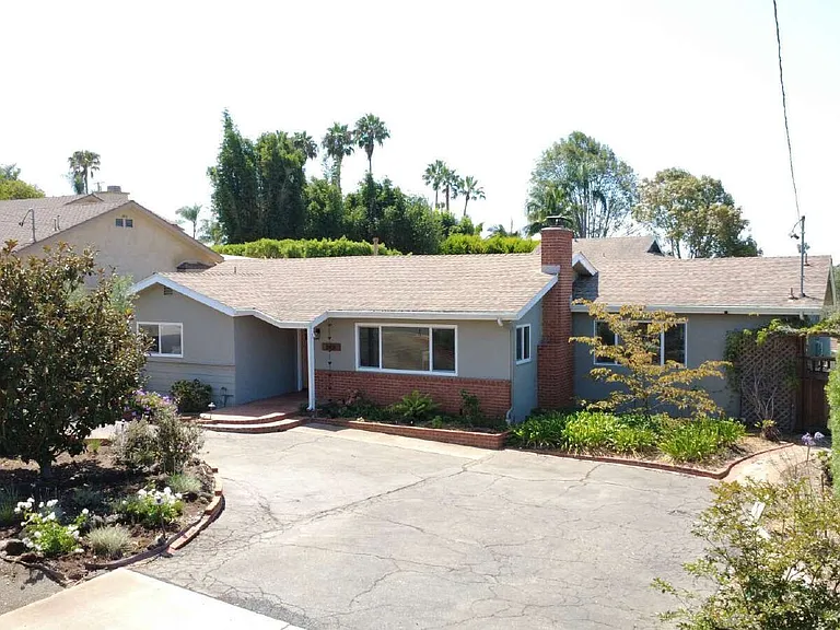 1401 Forest Ave — Photo 1