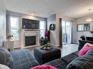 44 SW New Brighton Lndg SE, Calgary, AB T2Z 0S7