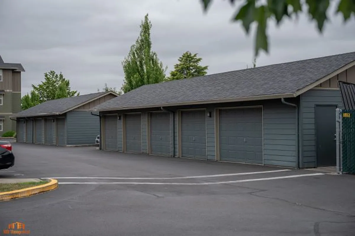 Building Photo - Plumtree Apartments