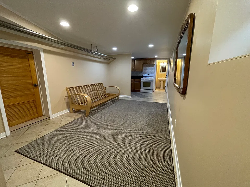 4021 W Barry Ave #G