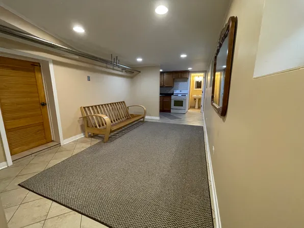 4021 W Barry Ave #G, Chicago, IL 60641
