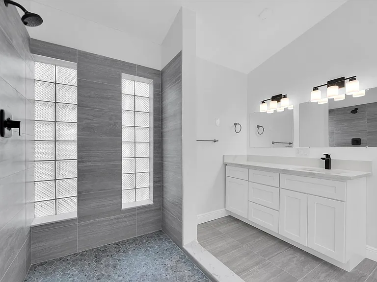 3811 Huntington St NE — Photo 21
