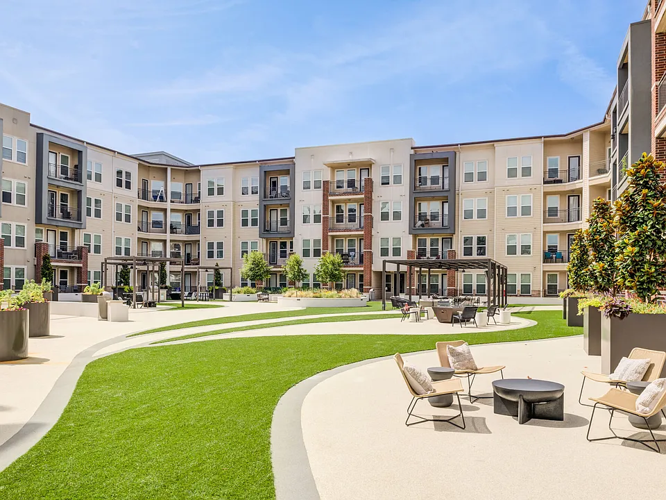 Landmark On Lovers apartments community photo