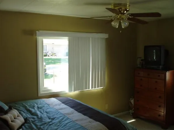 5170 Lindholm Dr, White Lake, MI 48383