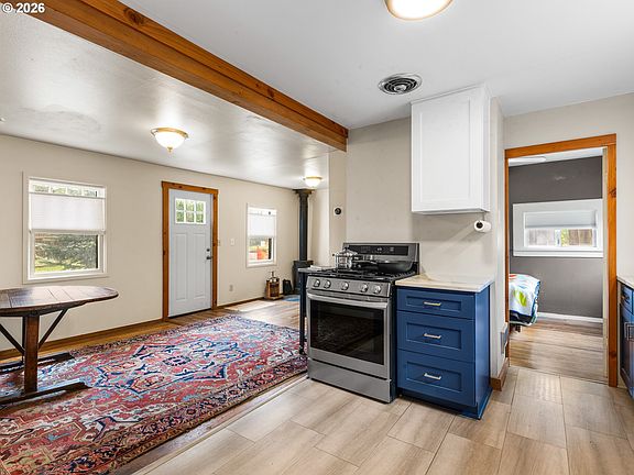 5th image of 3927 NE 47th Ave