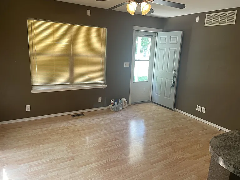 220 S Athenian St — Photo 2