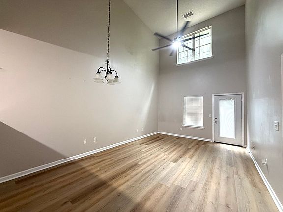 5th image of 50 Eagle Glen Dr