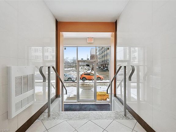 5th image of 271 Lester St #102