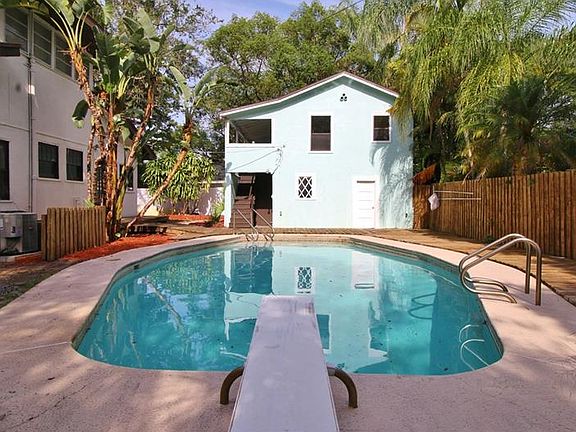 4th image of 3119 S Julia Cir