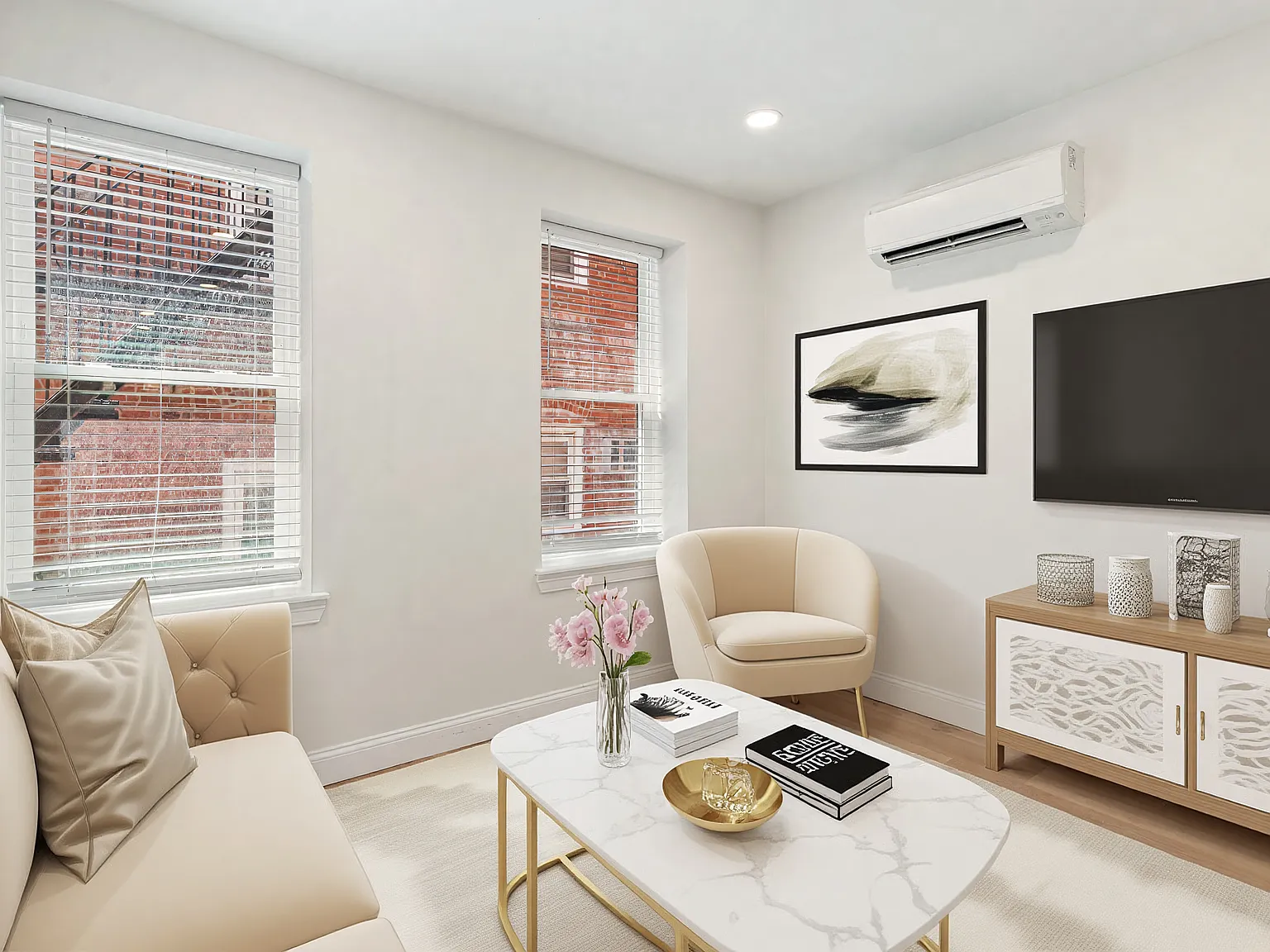3 bed, 700 sqft, $3,895 — Photo 2
