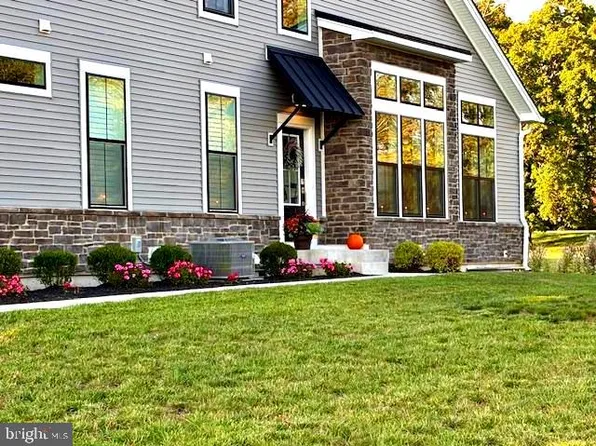 15 Umbrell Dr, Eagleville, PA 19403