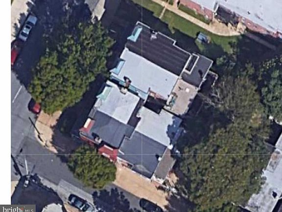 4th image of 702 N Franklin St