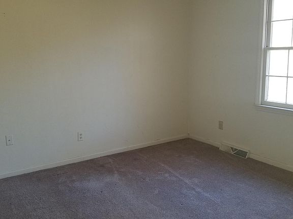 4th image of 136 Berman Dr