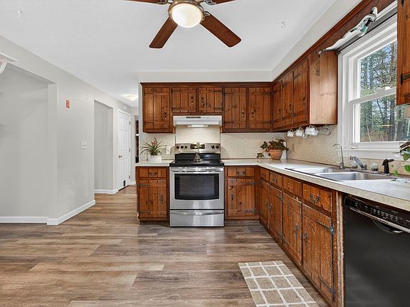 5th image of 172 Warner Hill Road