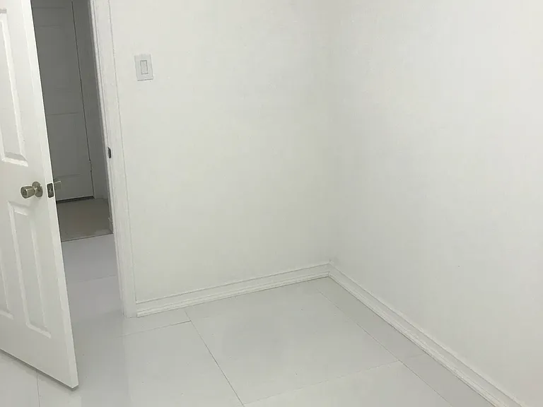 1906 NW 36th St #ROOM RENTAL — Photo 9