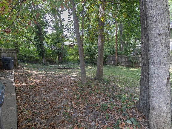 4th image of 1613-1615 Radcliffe Dr