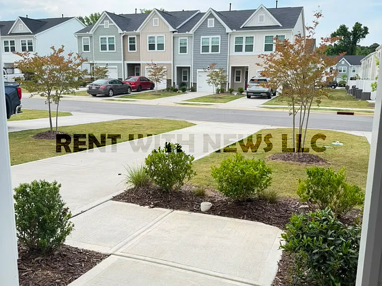282 Paramount Dr — Photo 28