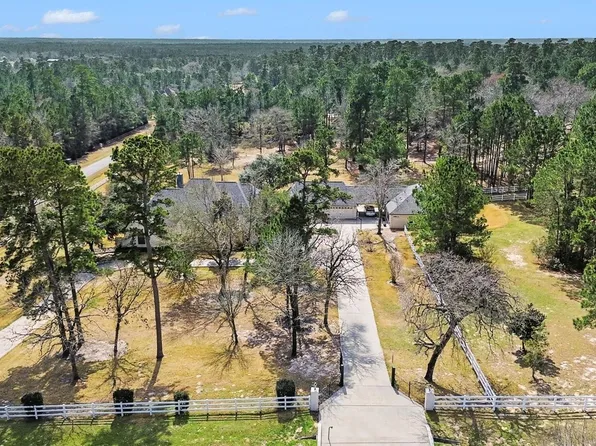 15569 Crown Oaks Dr, Montgomery, TX 77316