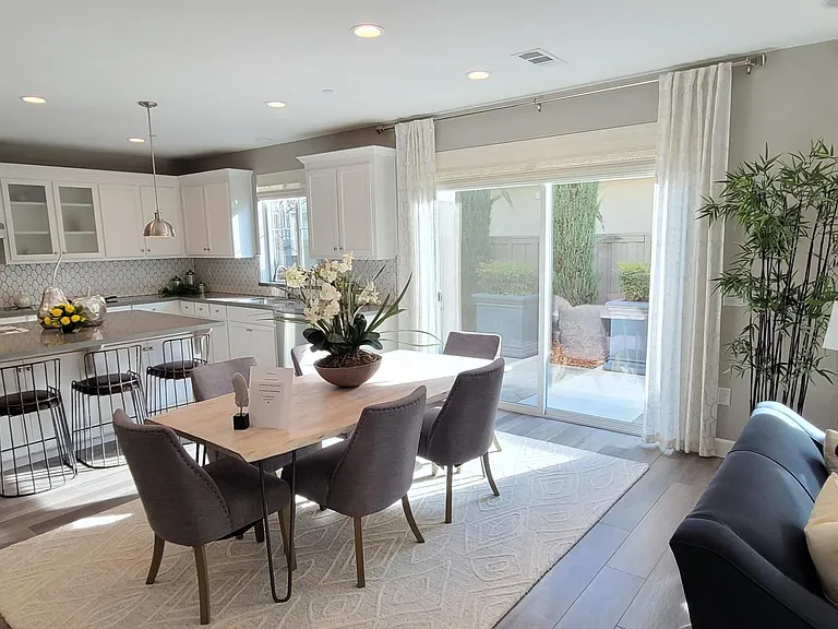 1066 Forbes Ln — Photo 14
