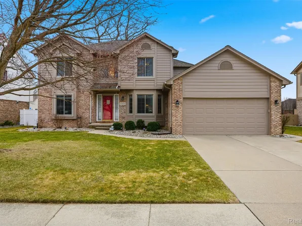 23856 Keyway Dr, Macomb, MI 48042