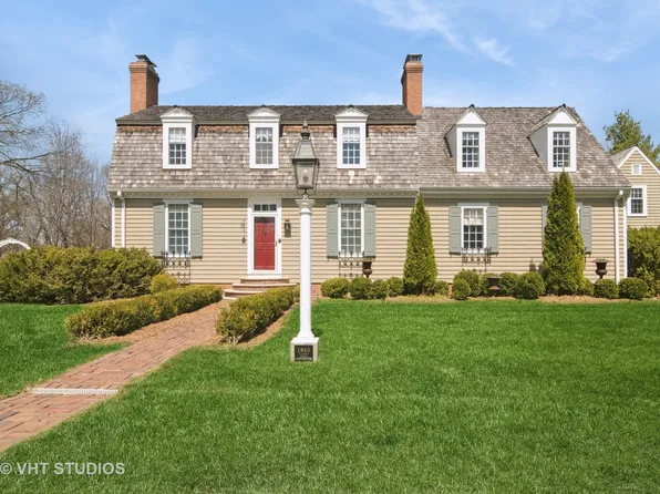 1930 Camphill Cir, Inverness, IL 60067