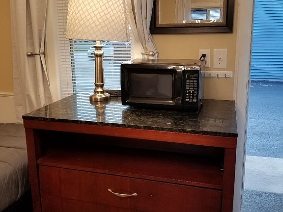 5th image of 1305 N Superior Ave #5