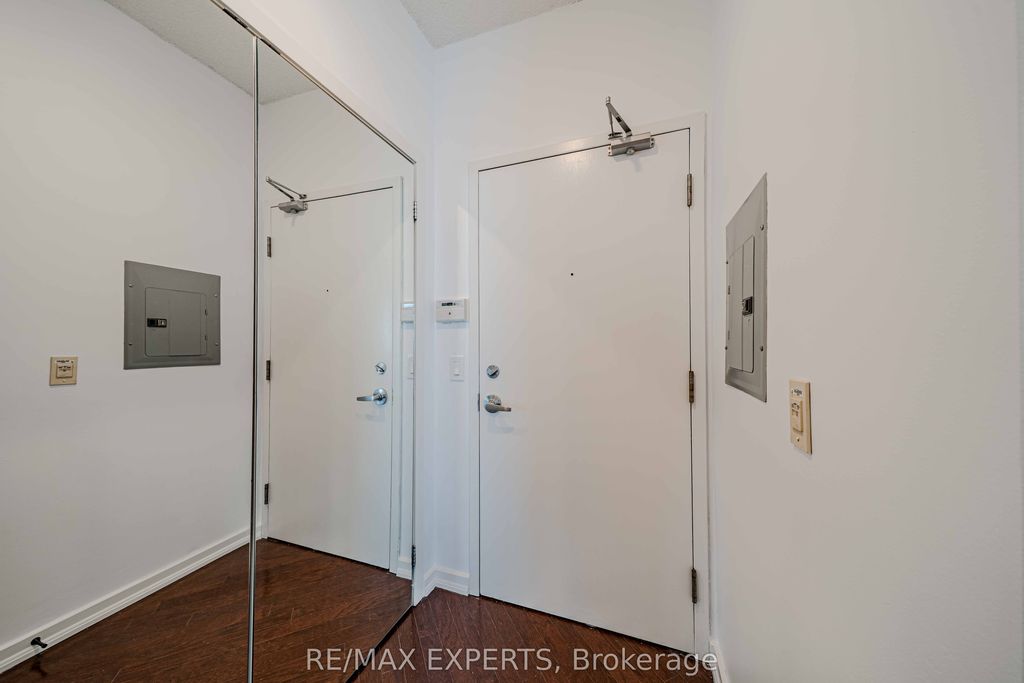 Apartment in Toronto, St Lawrence-East Bayfront-The Islands, Golden Horseshoe - More