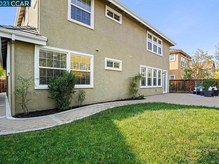 513 Wells Ct — Photo 37