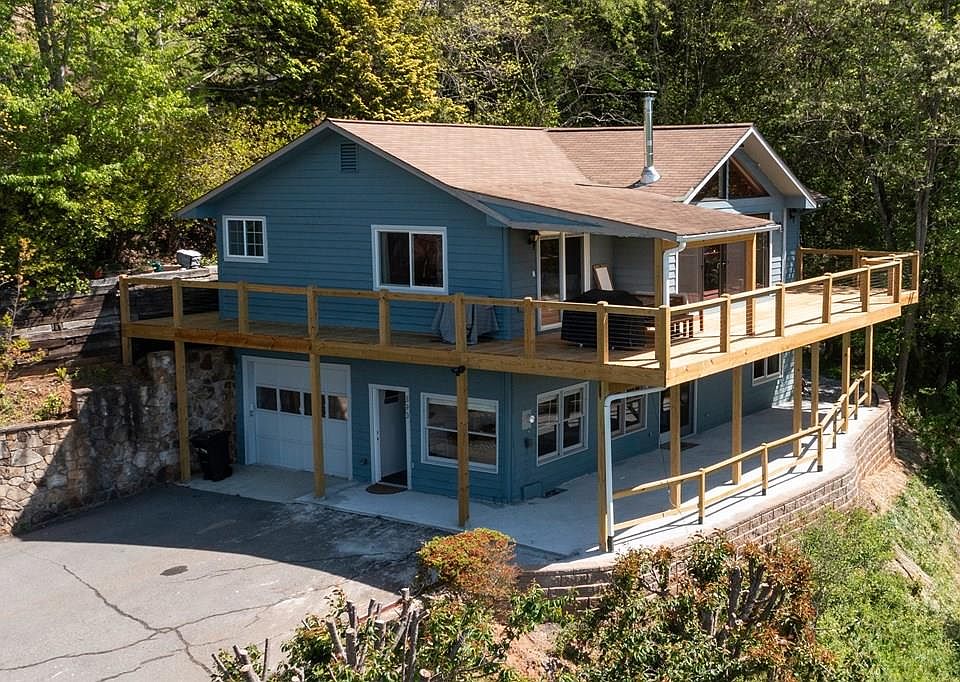 1st image of 390 Belaire Pl