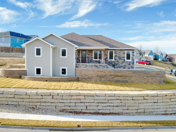 216 Highland Pointe Dr, Manhattan, KS 66503