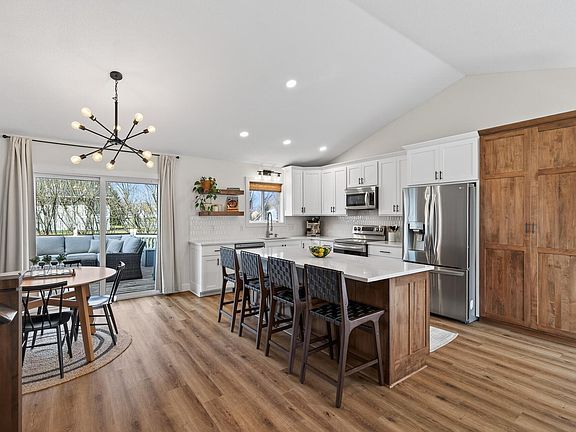 5th image of 9020 Tamarack Ln