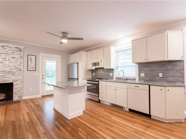 72 Thames St #2, Bristol, RI 02809