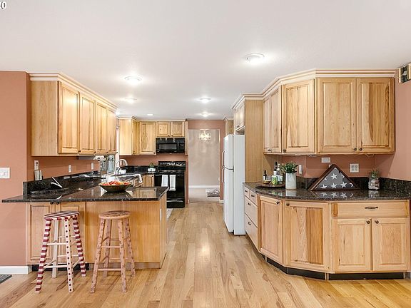 3rd image of 11174 SW Summer Lake Dr