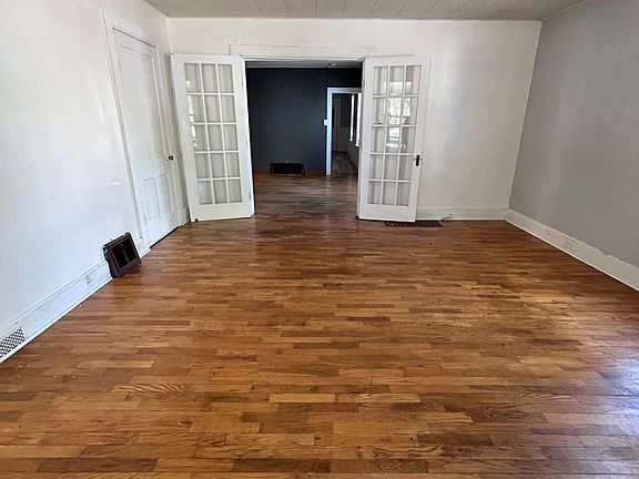 4th image of 1502 Ferry St