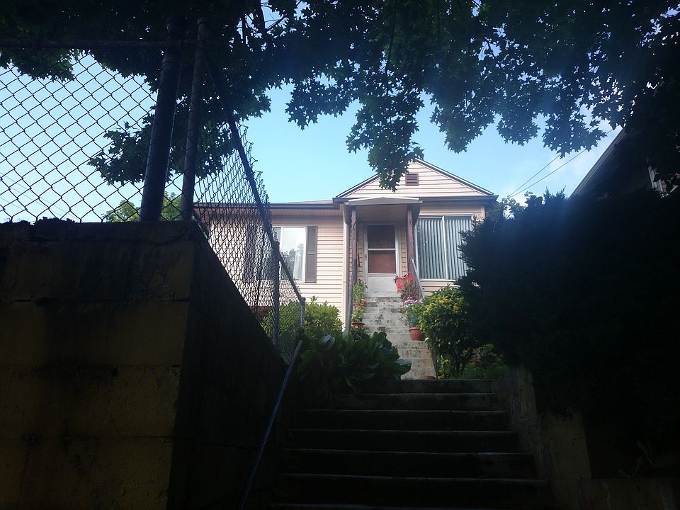 2nd image of 903 22nd Ave
