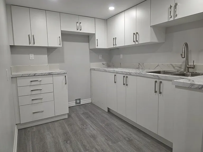 9 Isaac Devins Blvd — Photo 2