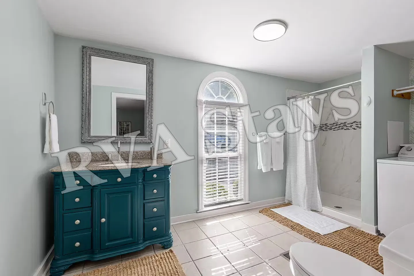 211 Thompson St — Photo 4