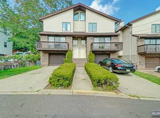 9 Manhattan Pl, Cliffside Park, NJ 07010