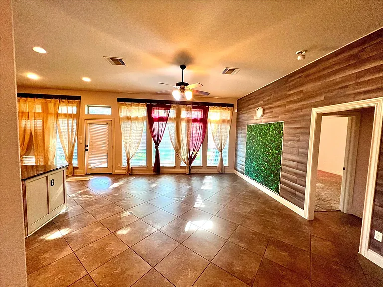 2801 Field Hollow Dr — Photo 6