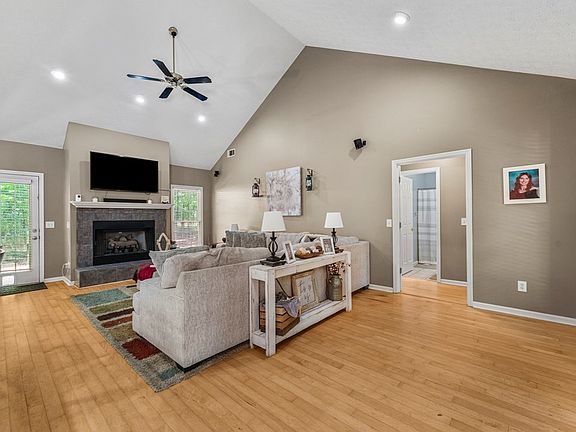 4th image of 344 Rosewood Dr