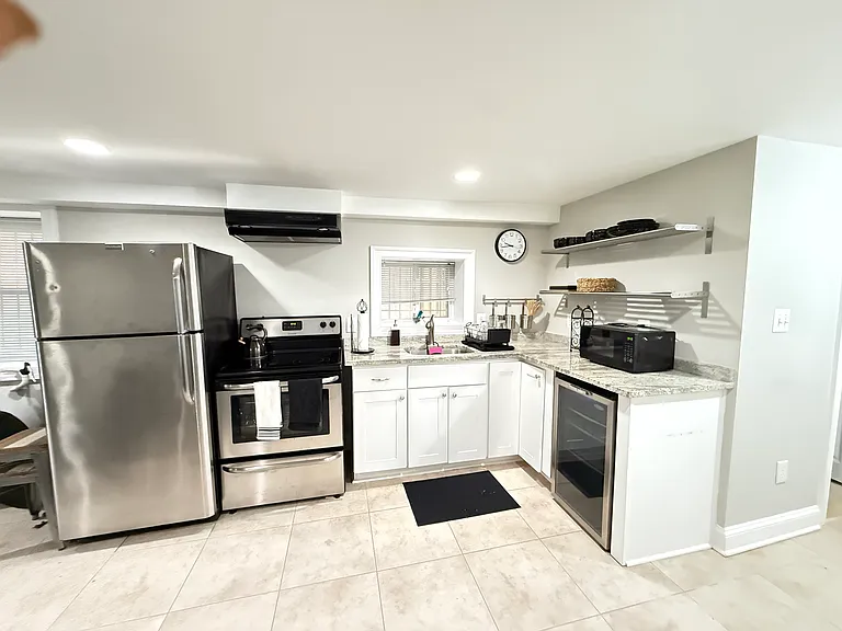 616 Irving St NW #B — Photo 9
