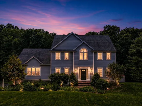 161 South St, Upton, MA 01568