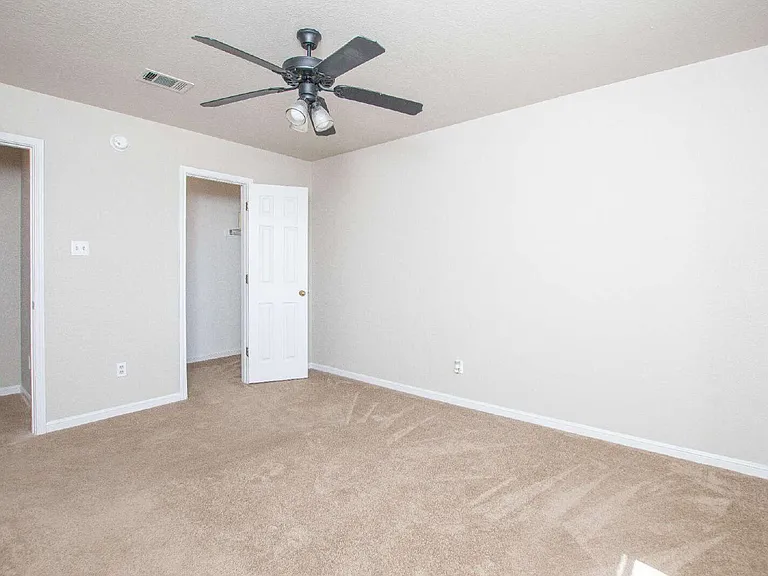 402 Deloris Dr — Photo 15