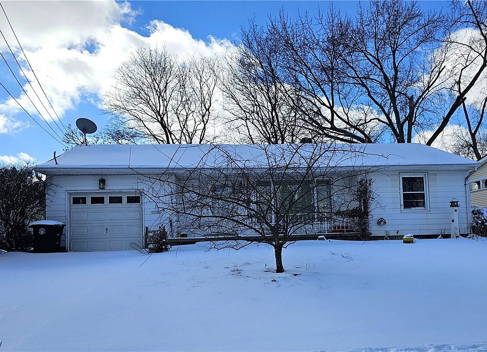 1st image of 2204 Lynn Dr