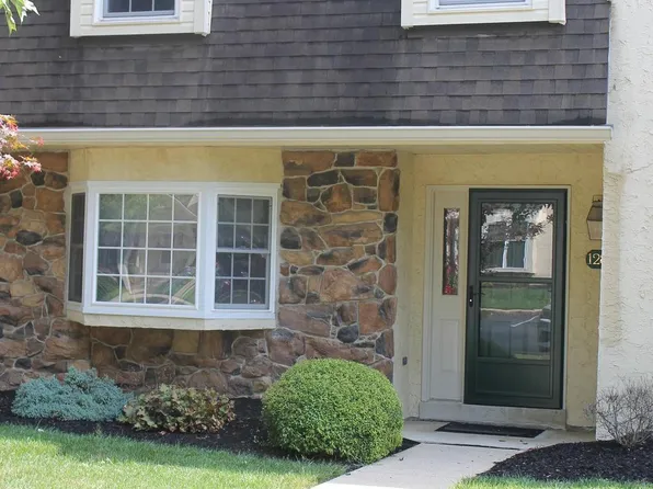 128 Oak Knoll Cir, Millersville, PA 17551