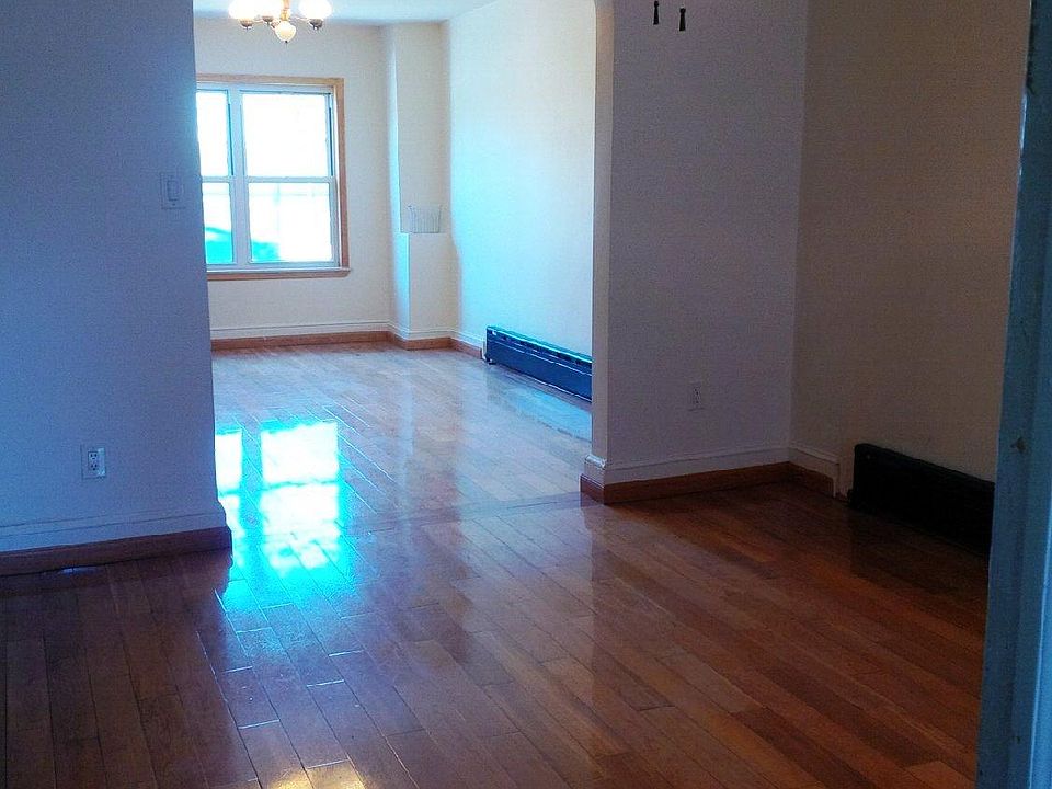 1st image of 251 Bay 8th St