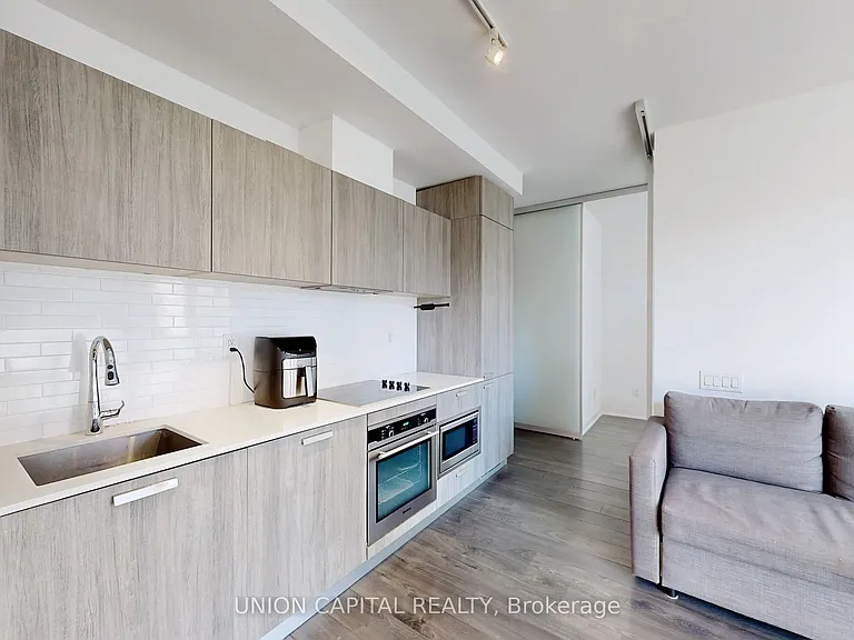 50 Charles St E #1112 — Photo 2
