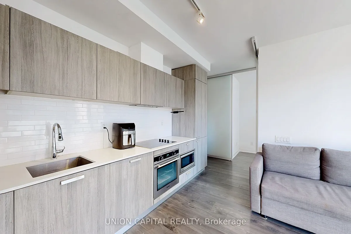 Building Photo - 50 Charles St E #1112
